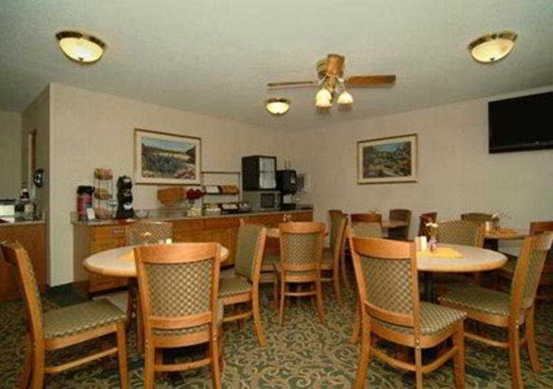 Quality Inn Cedar Rapids South Restaurant photo